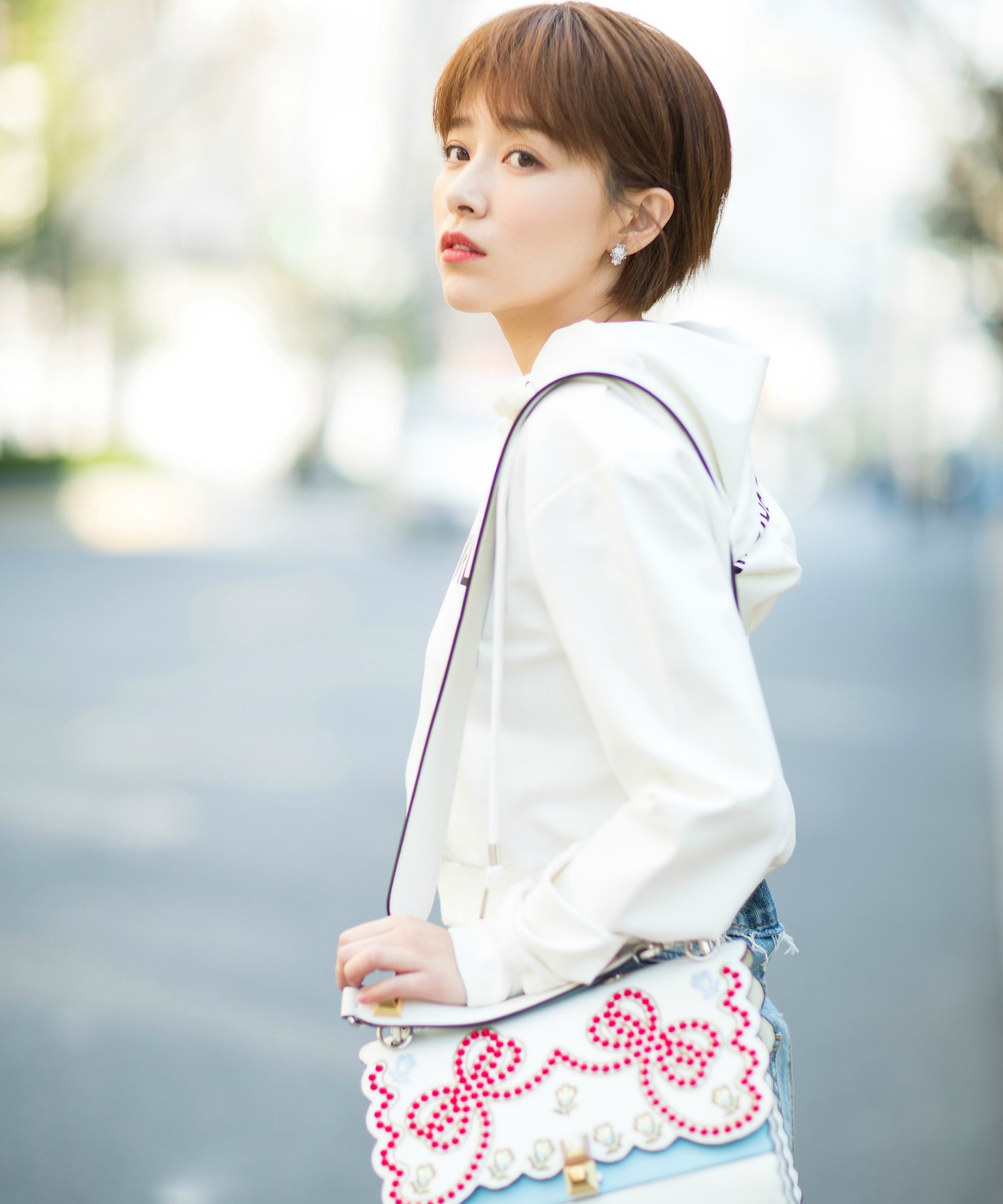 闞清子